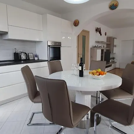 Apartment Pavlovic *